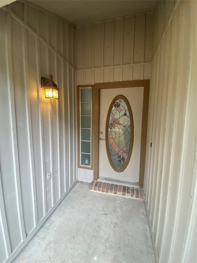 33 N Rain Forest Ct, Spring, TX 77380 - photo 4