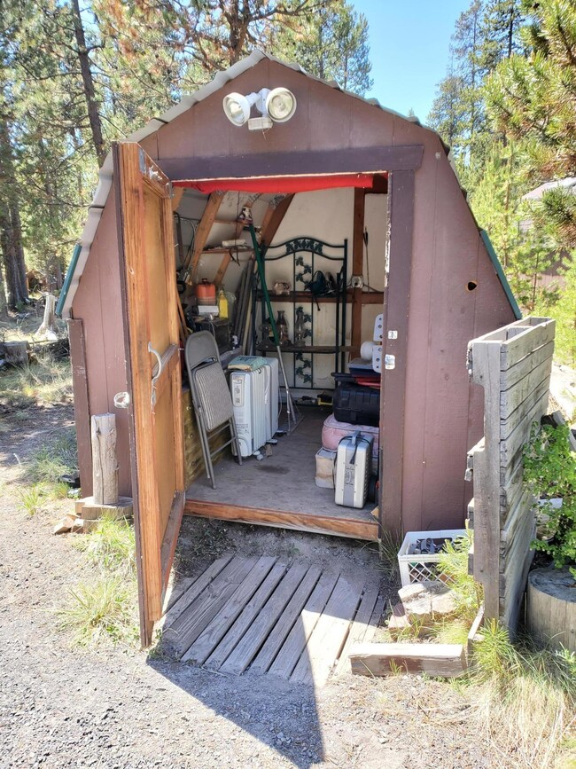 17085 Island Loop Way Bend, OR 97707