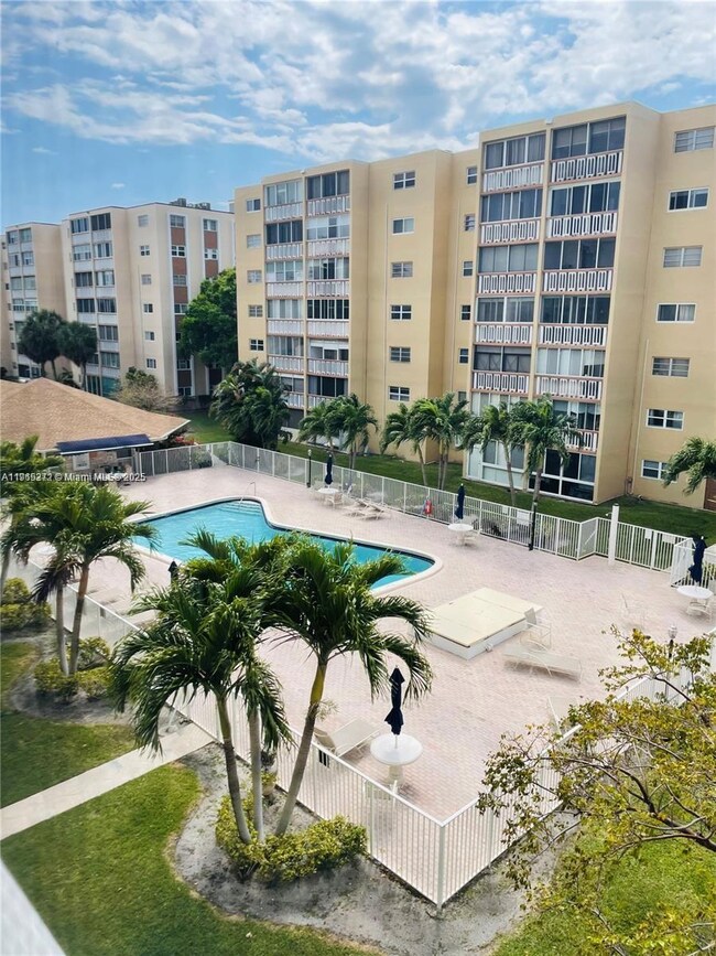 620 NE 12th Ave unit 406, Hallandale Beach, FL 33009 - photo 2