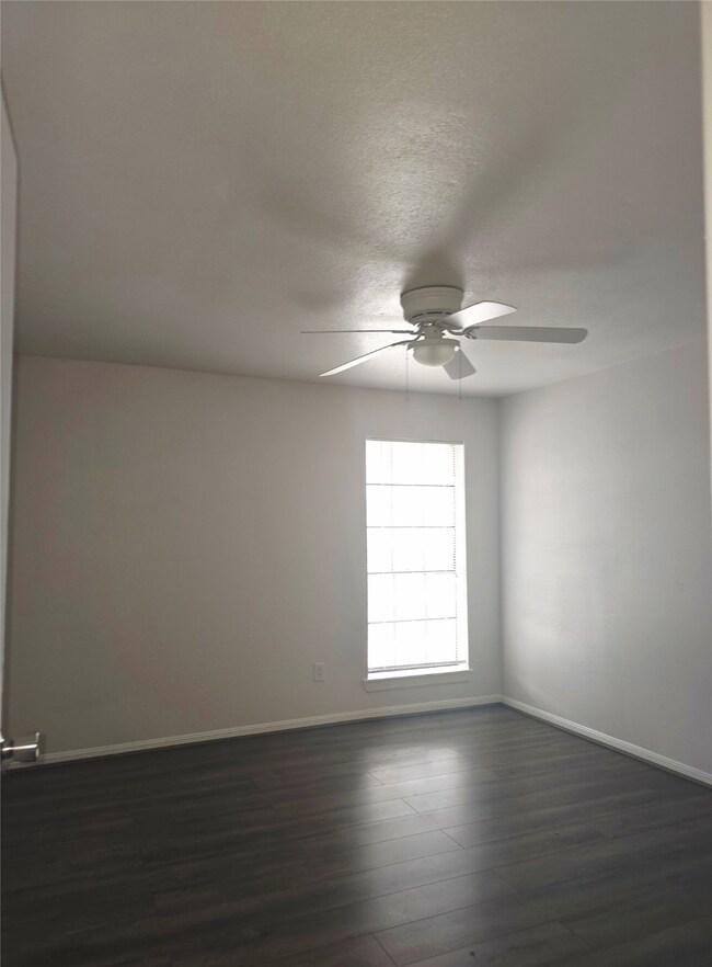 9090 S Braeswood Blvd unit 74, Houston, TX 77074 - photo 7