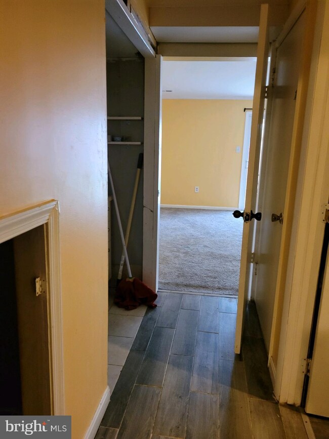 2146 Monaghan Dr, Herndon, VA 20170 - photo 6