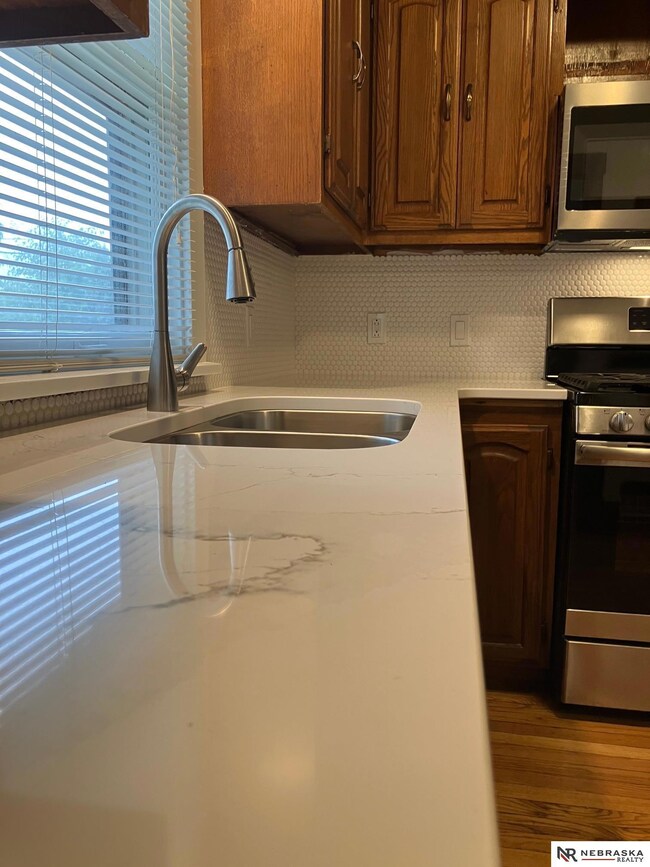 306 N 43rd St, Omaha, NE 68131 - photo 4