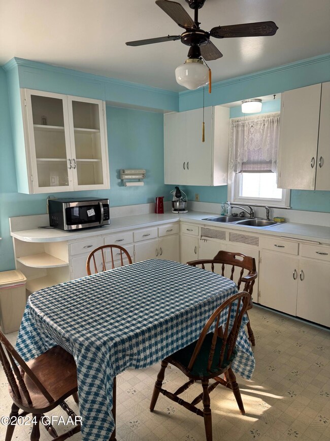 1216 Oak St, Grand Forks, ND 58201 - photo 6