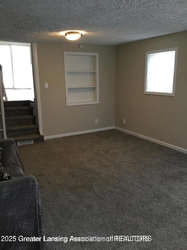 4615 Hughes Rd, Lansing, MI 48910 - photo 4