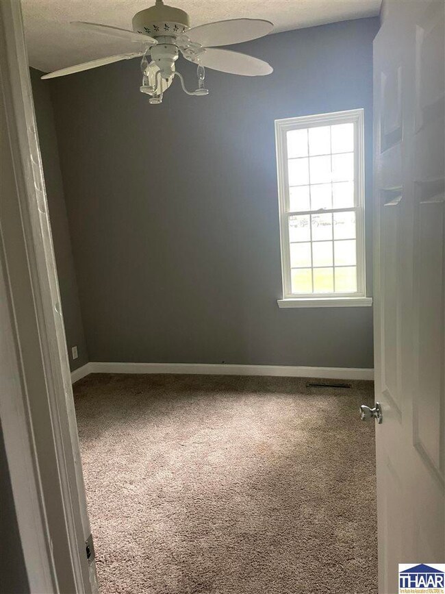 160 NW H St, Linton, IN 47441 - photo 6