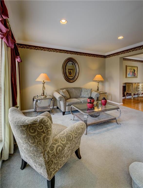 7045 Periwinkle Ct, Macungie, PA 18062 - photo 5