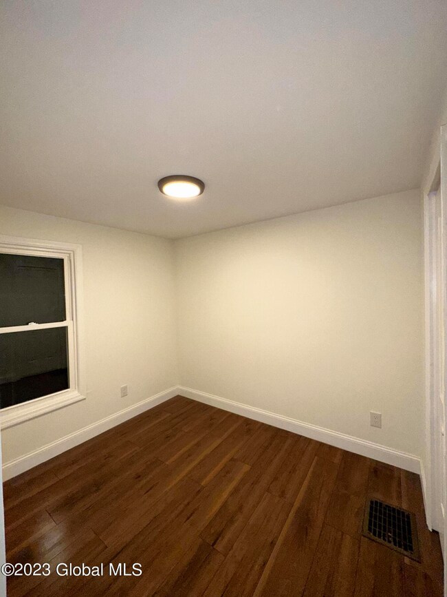 2nd bedroom#2