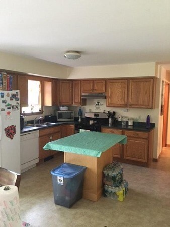 159 Washington Cir unit 1, Woburn, MA 01801 - photo 2