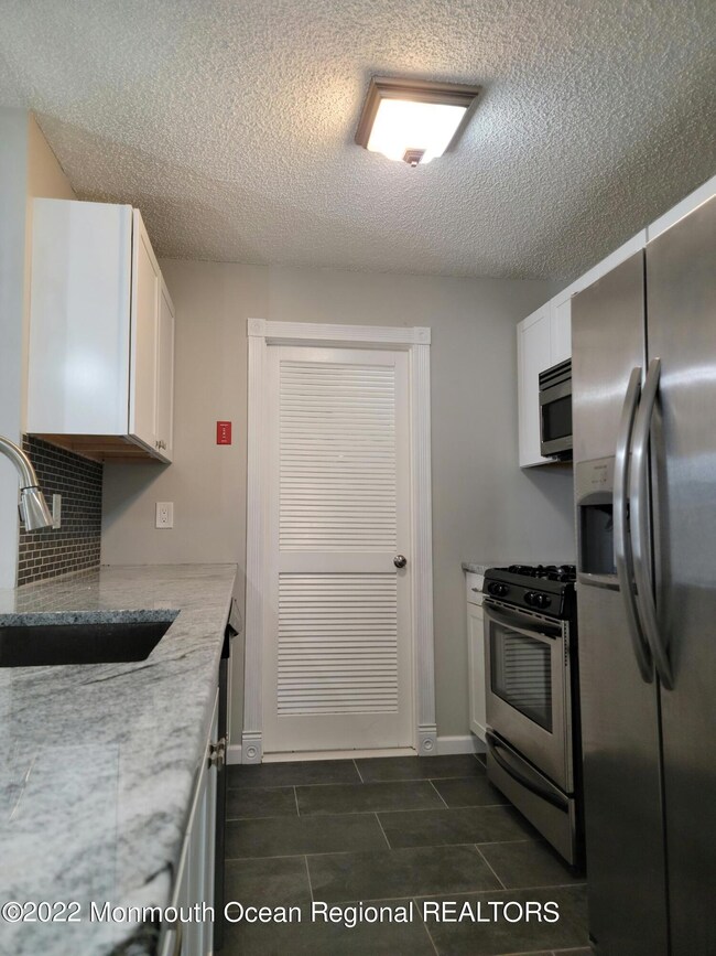 87 Des Moines Ct unit 93, Tinton Falls, NJ 07712 - photo 3