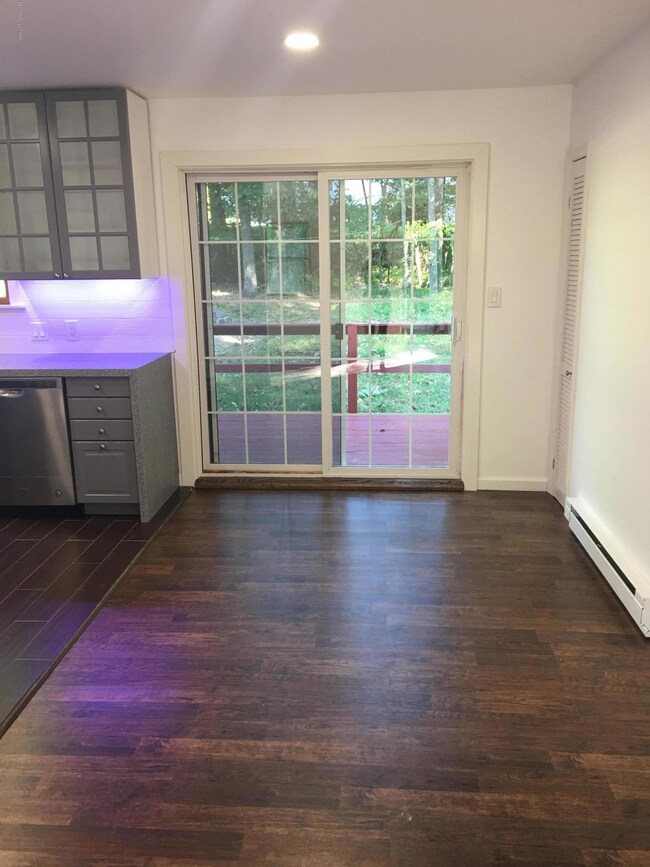 8878 Robinhood Dr, Kunkletown, PA 18058 - photo 4