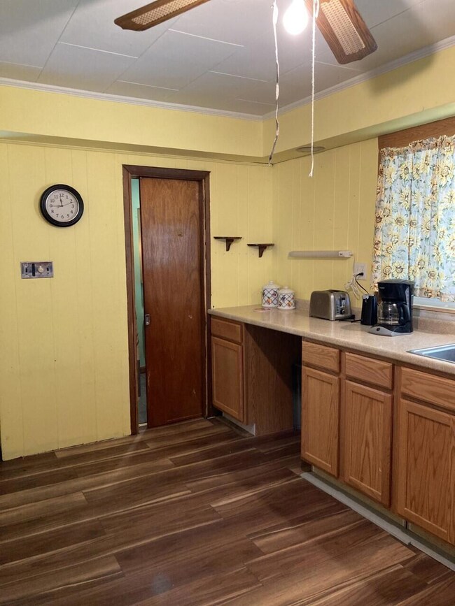 0355 kitchen to bathroom pocket door