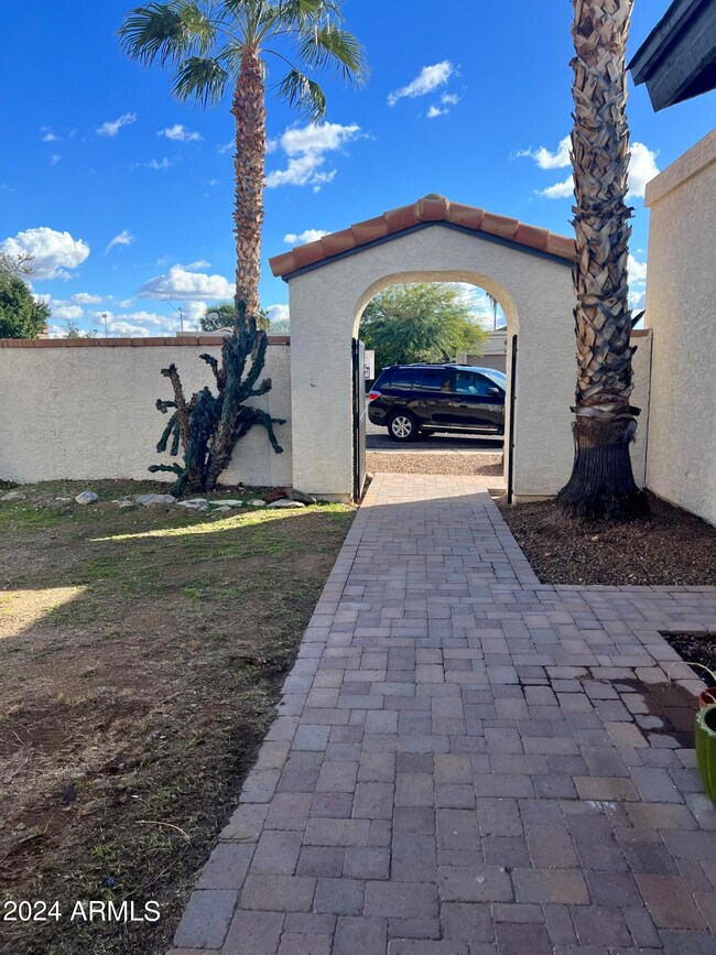 1510 E Taro Ln, Phoenix, AZ 85024 - photo 2