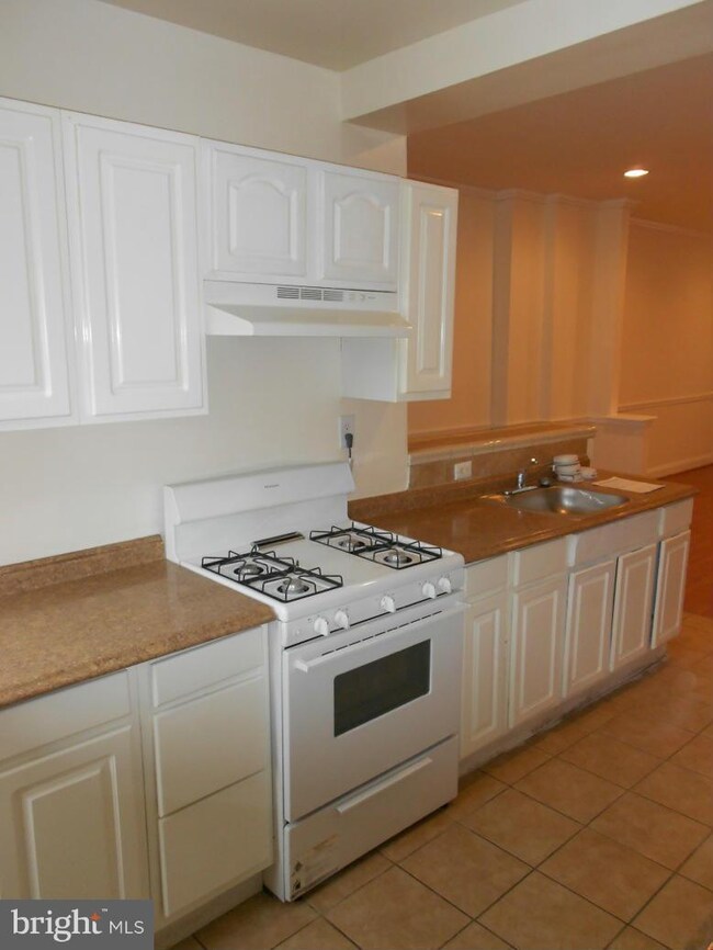 3222 Leeds St, Baltimore, MD 21229 - photo 5