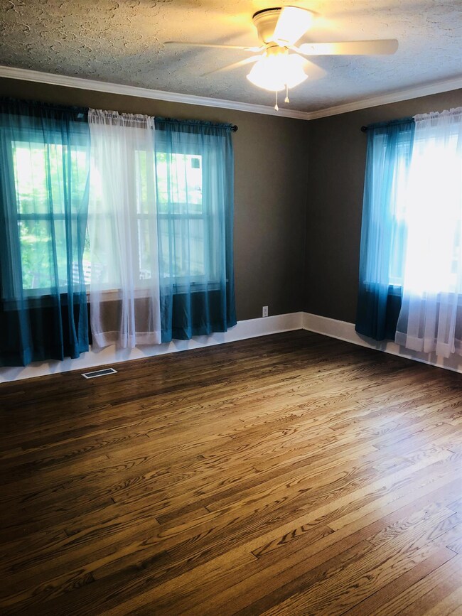 Bedroom with 1/2 bath - spacious 