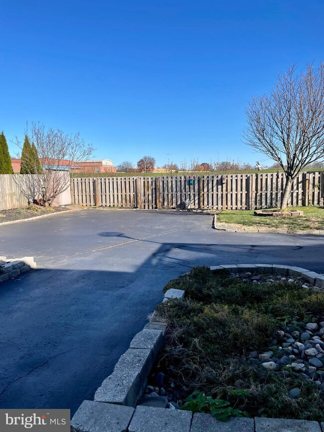 123 Eisenhower Dr, Boyertown, PA 19512 - photo 7