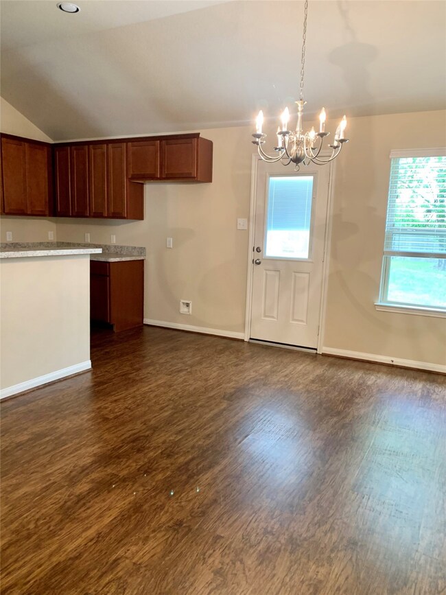 12402 Ridgecrest Dr, Willis, TX 77318 - photo 5