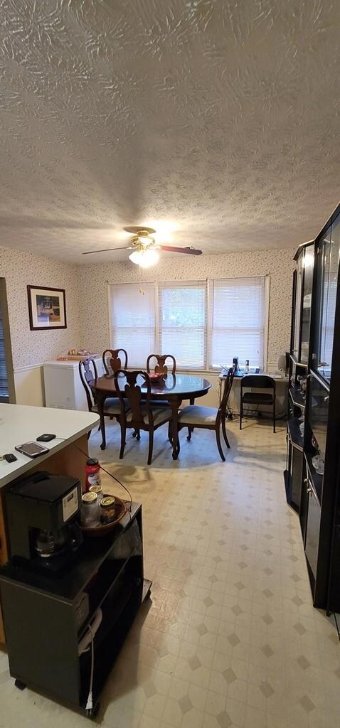 Eat-In Kitchen