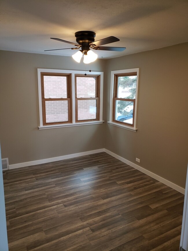 1733 Jenkinson Ct, Waukegan, IL 60085 - photo 5