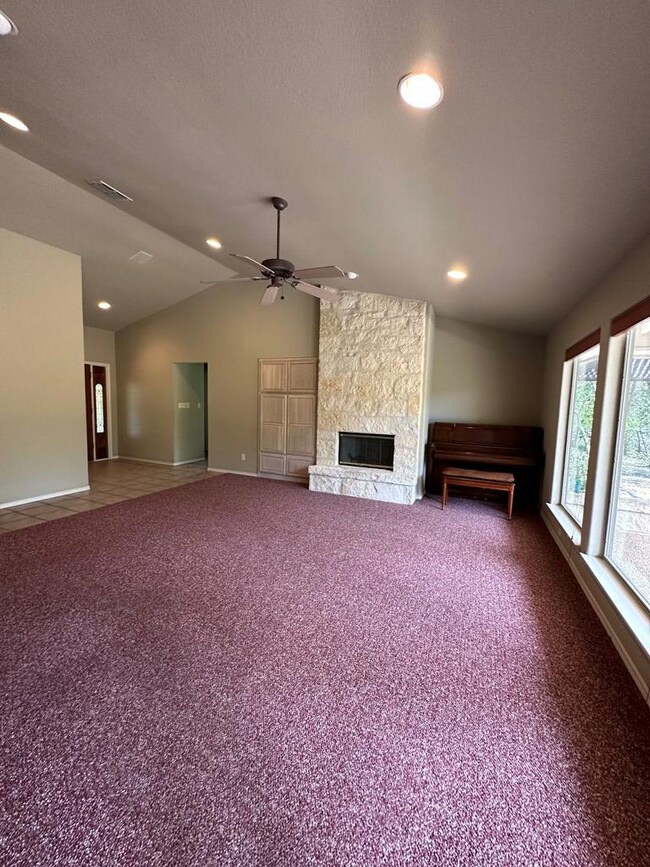 2012 Woodway Ct, Fredericksburg, TX 78624 - photo 3