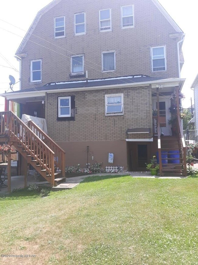 1219 S Main St, Hanover Township, PA 18706 - photo 5