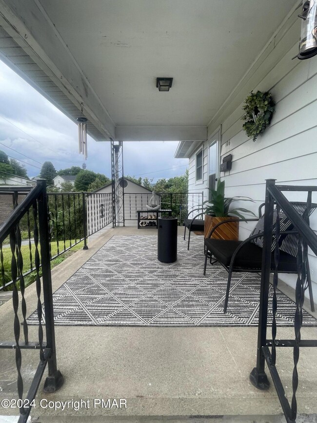 106 E Oak St, Pittston, PA 18640 - photo 5