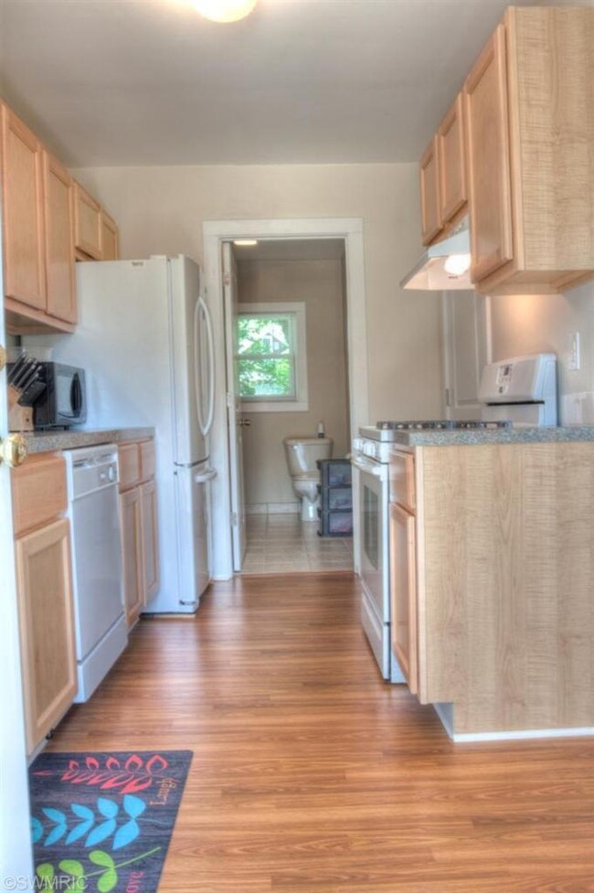 2047 Plainfield Ave NE, Grand Rapids, MI 49505 - photo 3