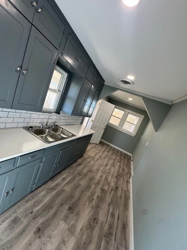 1804 W Kentucky Ave, Midland, TX 79701 - photo 2