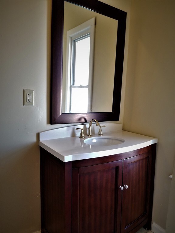 19 Merrick Ave, Springfield, MA 01109 - photo 6