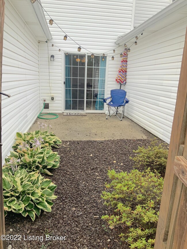 6627 Arbor Creek Dr unit 10, Louisville, KY 40228 - photo 7