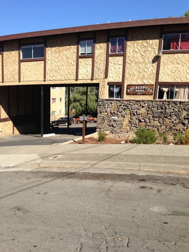 1565 Olive Ave, Redding, CA 96001 - photo 2