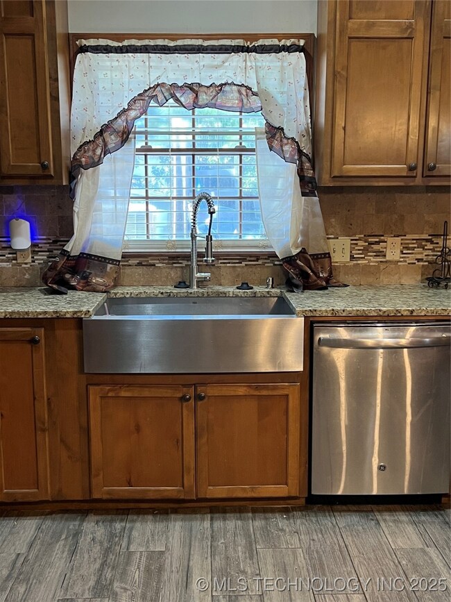 409 Wildflower Run, Bristow, OK 74010 - photo 7