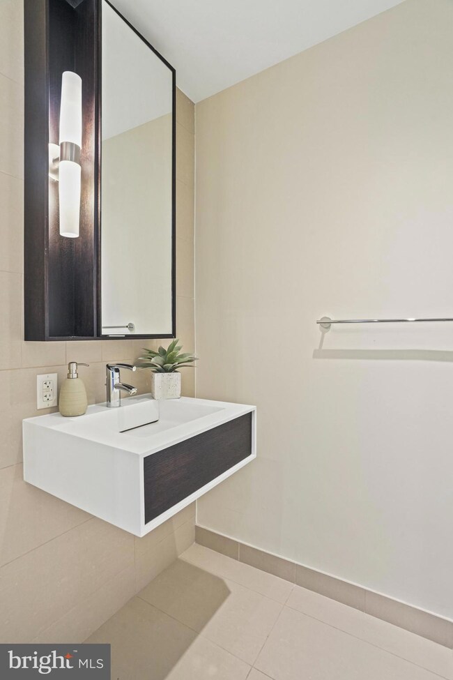 Metropole unit 420, Washington, DC 20005 - photo 7