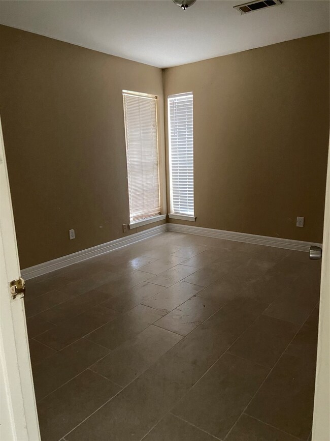 7203 Fairway Ct, Houston, TX 77088 - photo 3