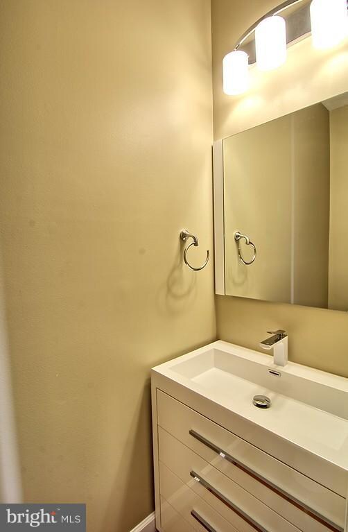 2718 Valley Park Dr, Baltimore, MD 21209 - photo 2