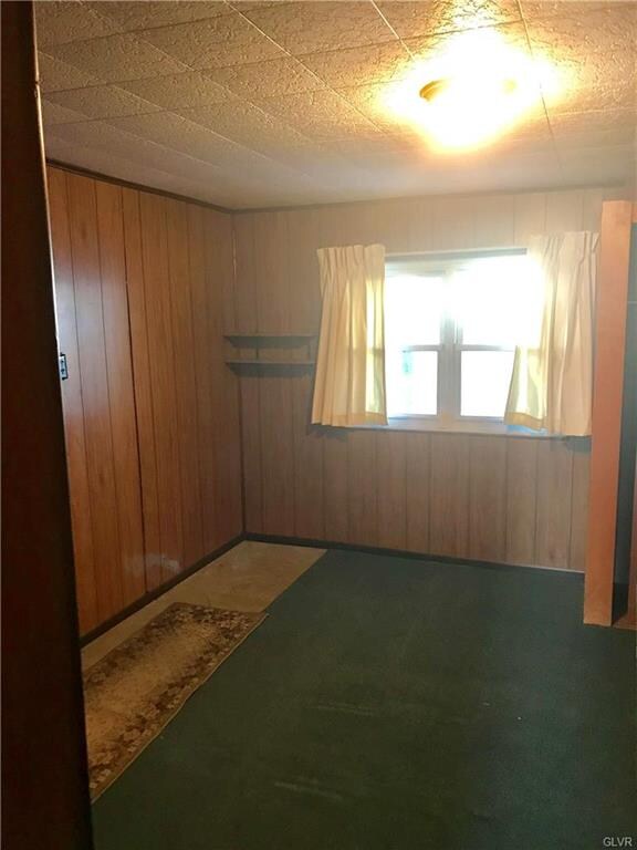 - First floor additional living space or third bed