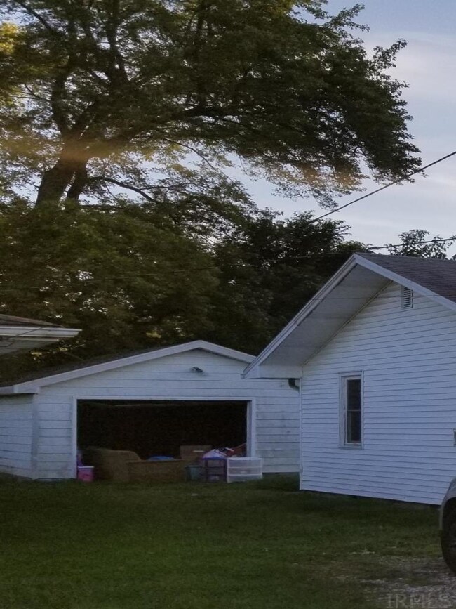 1105 E 20th St, Muncie, IN 47302 - photo 2
