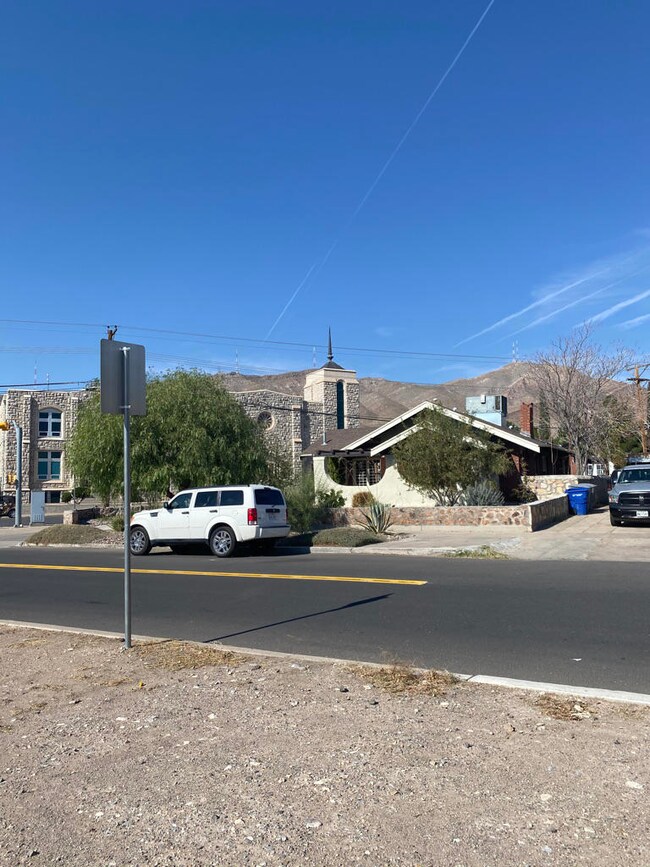 2910 Grant Ave, El Paso, TX 79930 - photo 5