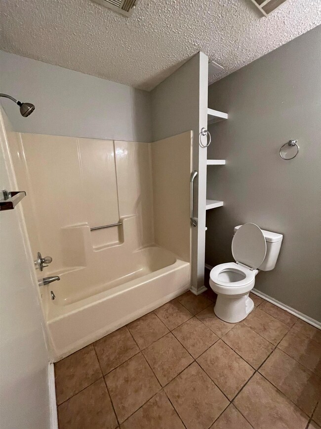 438 Westcliff Cir, Warner Robins, GA 31093 - photo 2