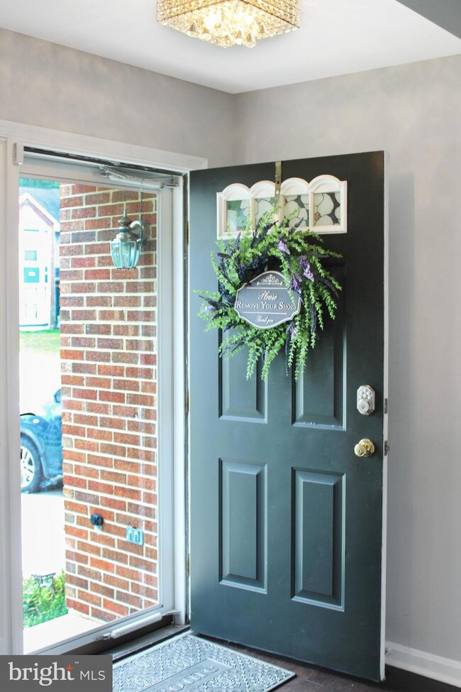 9342 Creekview Dr, Laurel, MD 20708 - photo 2