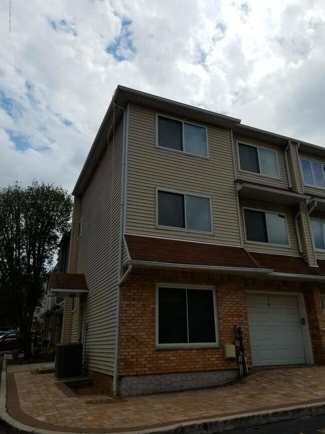 74 Ashley Ln, Staten Island, NY 10309 - photo 2
