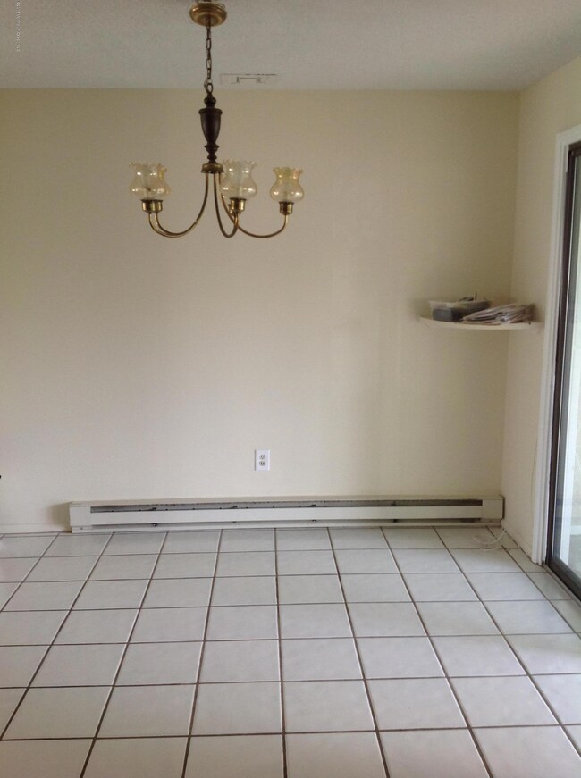 38C Haddon Dining area