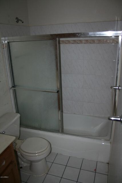 bathroom #2 (upstairs) tub-shower-head