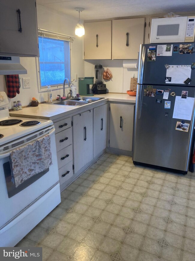 20 Kemp Rd, Barto, PA 19504 - photo 6