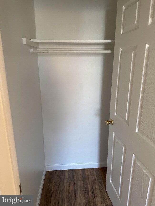 18412 Woodland Dr unit APARTMENT A, Triangle, VA 22172 - photo 3