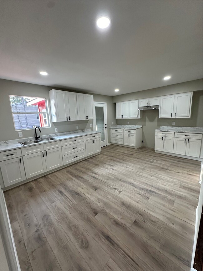 606 County Road 379, Cleveland, TX 77328 - photo 2