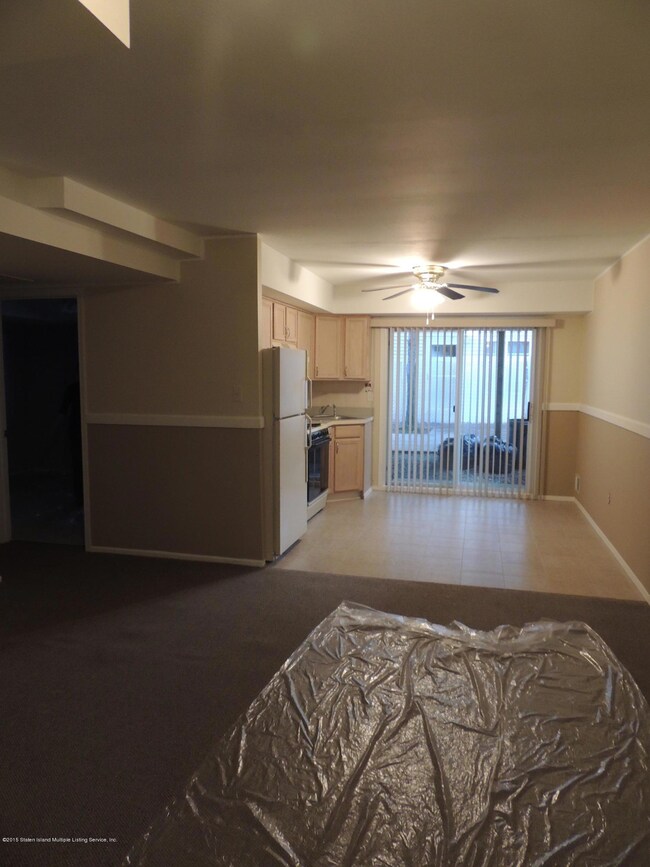 27 White Oak Ln, Staten Island, NY 10309 - photo 3