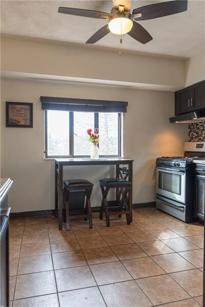 Nice size kitchen.
