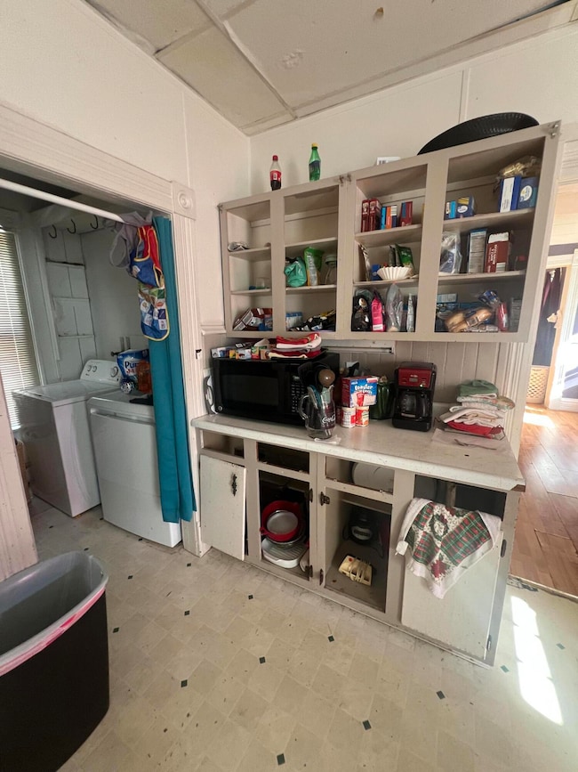 724 E Filer St, Ludington, MI 49431 - photo 6