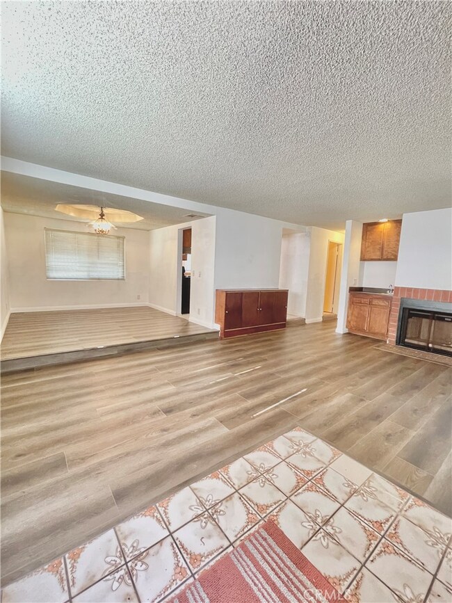 Spacious living room with gas fireplace and wet bar