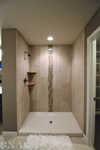 113 Dode, Downs, IL 61736 - photo 4